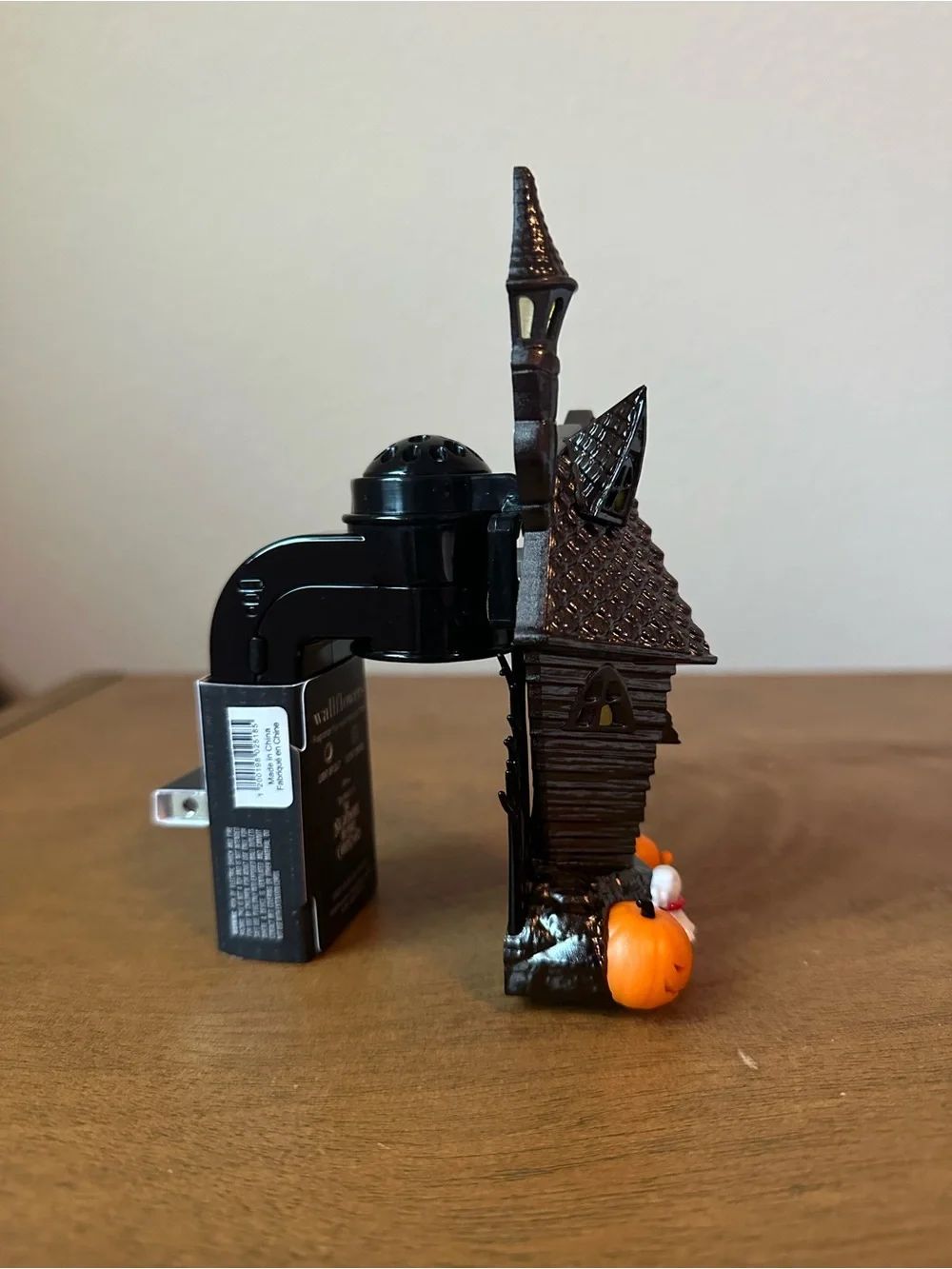 bath and body works X A nightmare before Christmas JACK SKELLINGTON HOME plug